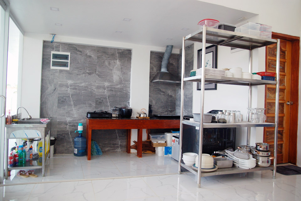 세부집-풀빌라-주방.jpg