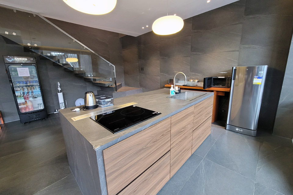 세부-포트-풀빌라-주방.jpg